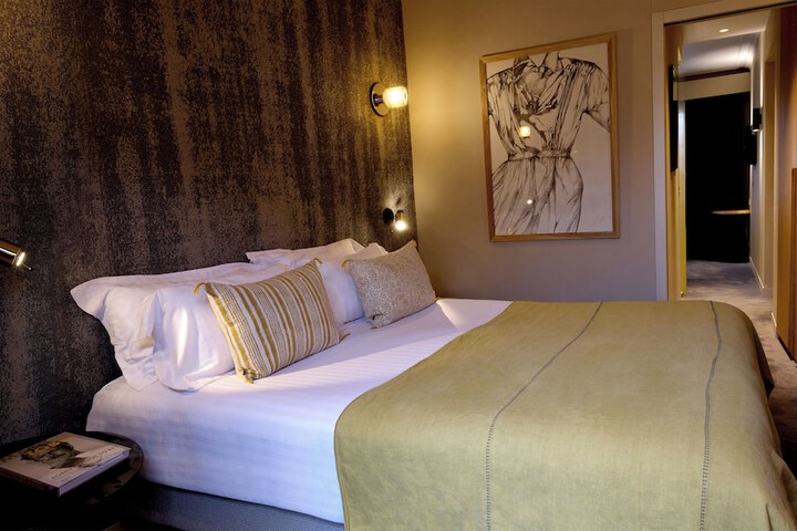 Room 100 of 221