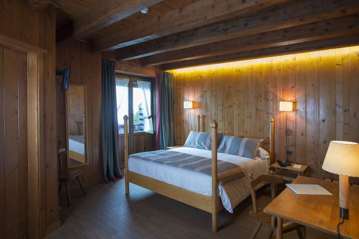 Room 33 of 60