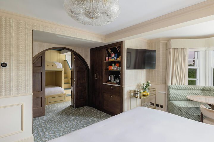 Room 124 of 229