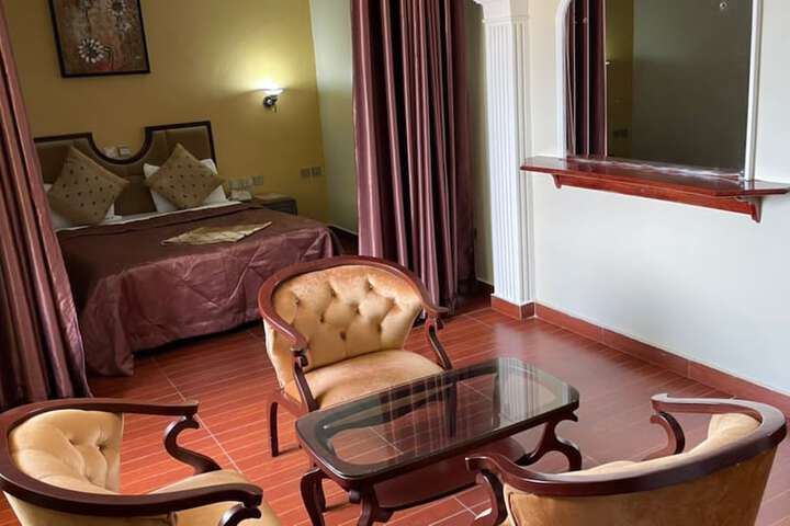 Room 11 of 33