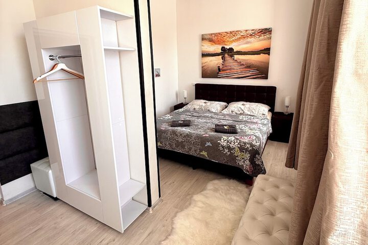 Room 11 of 48