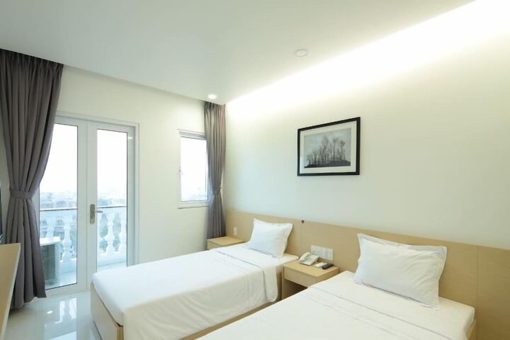 Room 8 of 33