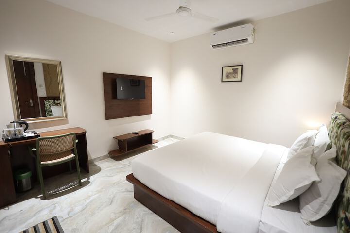 Room 17 of 43