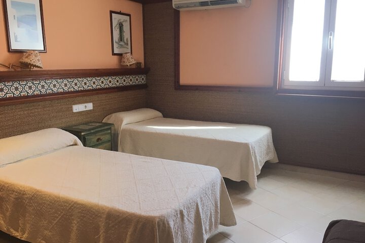 Room 6 of 27