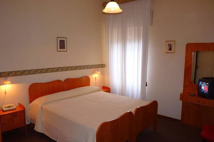 Room 3 of 20