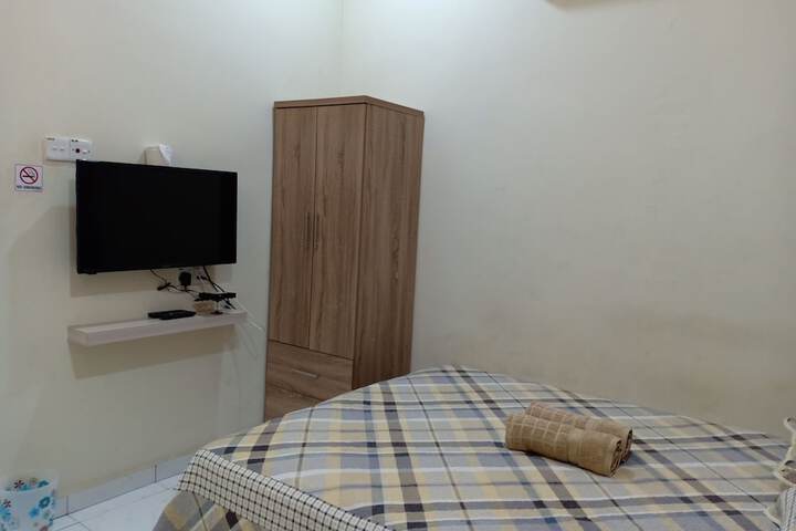 Room 7 of 33
