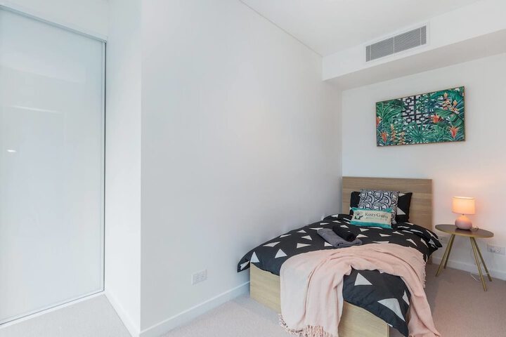 Room 5 of 20