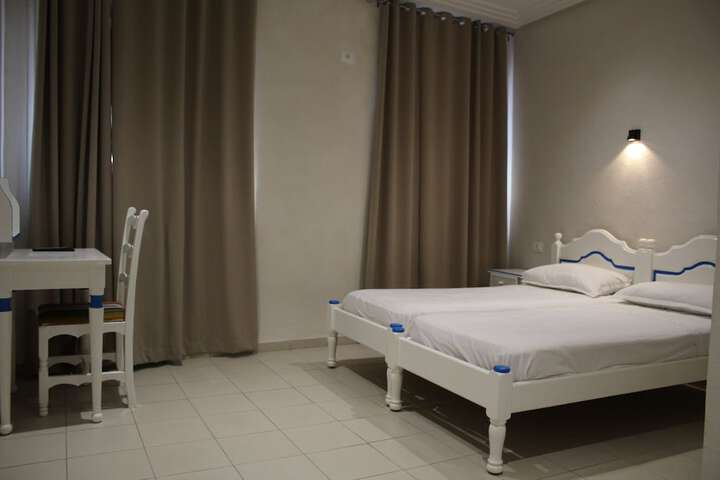 Room 34 of 153