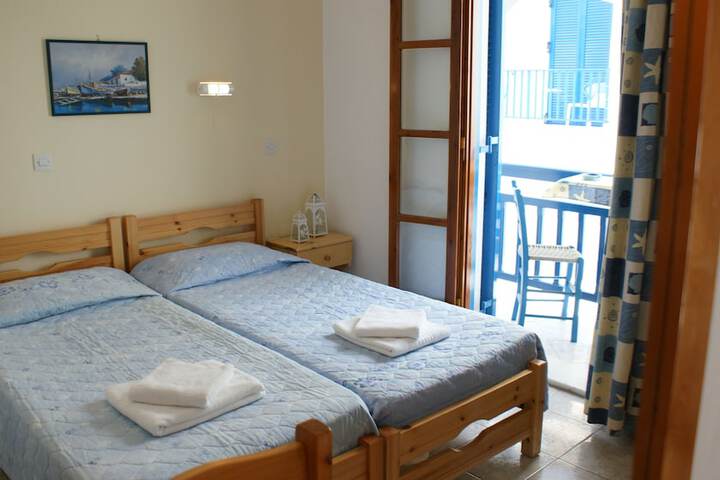 Room 6 of 42