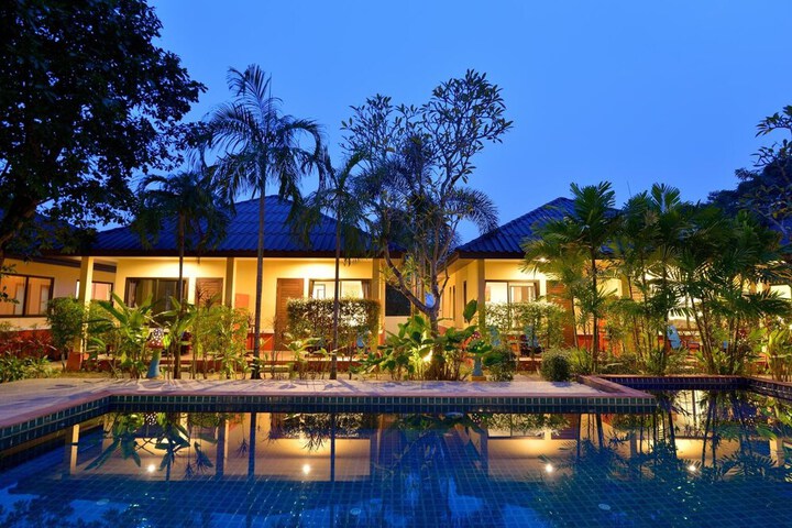 Hotel with Pool