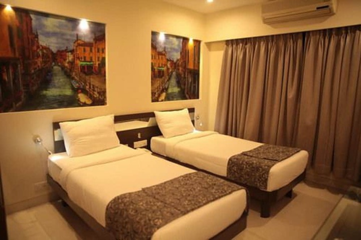 Room 10 of 24