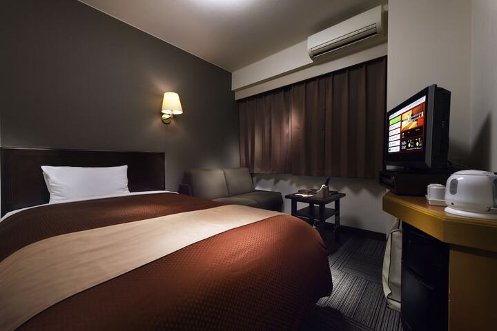 Room 7 of 12