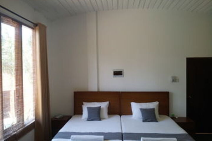 Room 10 of 29
