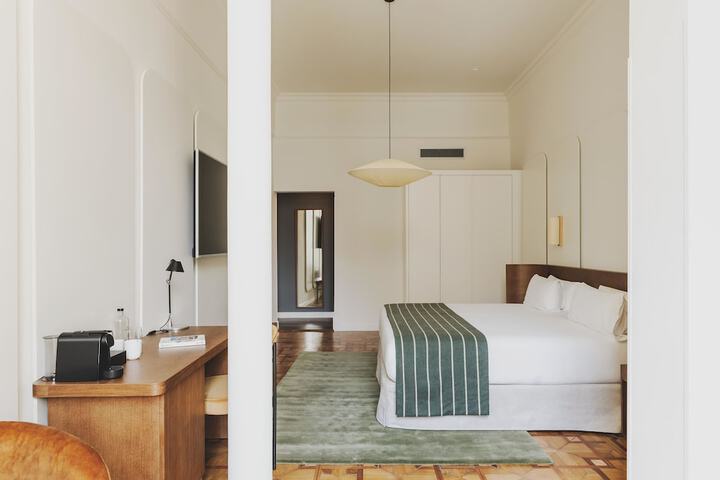 Room 27 of 153