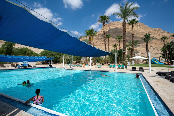 Hotel Pool
