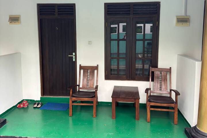 Room 4 of 34