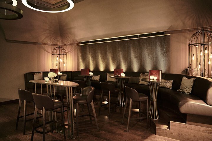 Lounge 91 of 110
