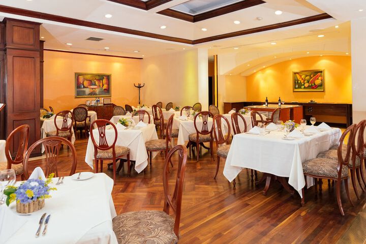 Dining 44 of 92