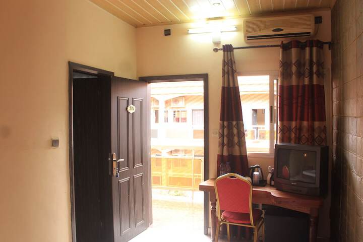 Room 12 of 28