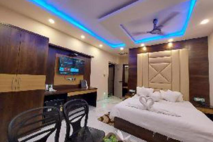 Room 6 of 25