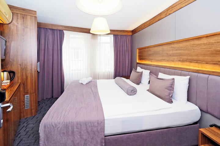 Room 13 of 38