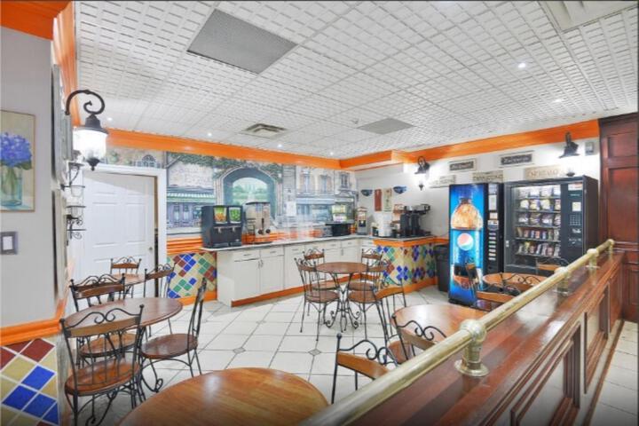 Howard Johnson express Inn & Suites Brampton
