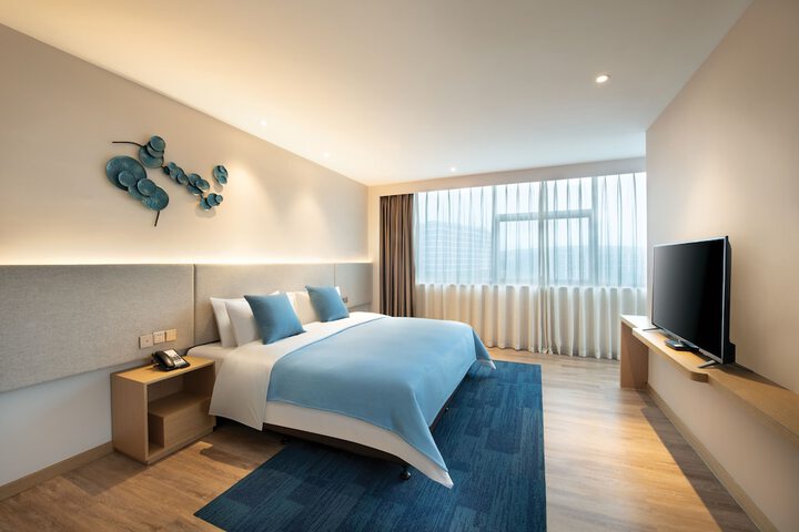 Room 32 of 73