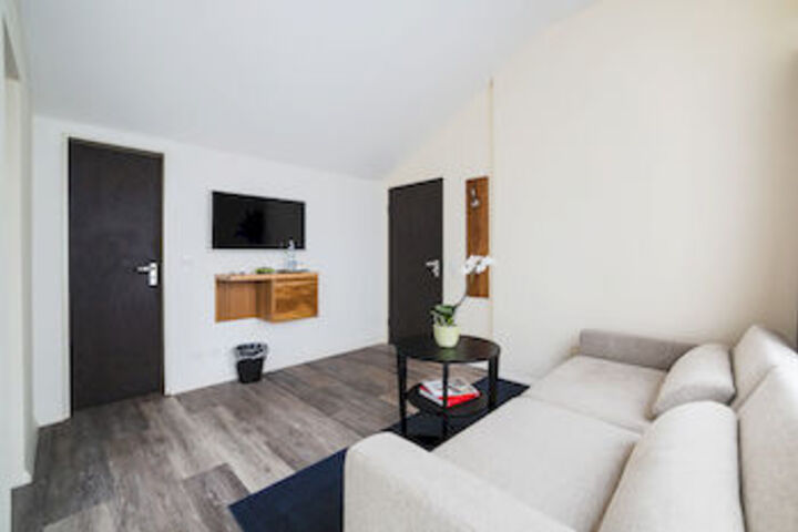 Room 27 of 27