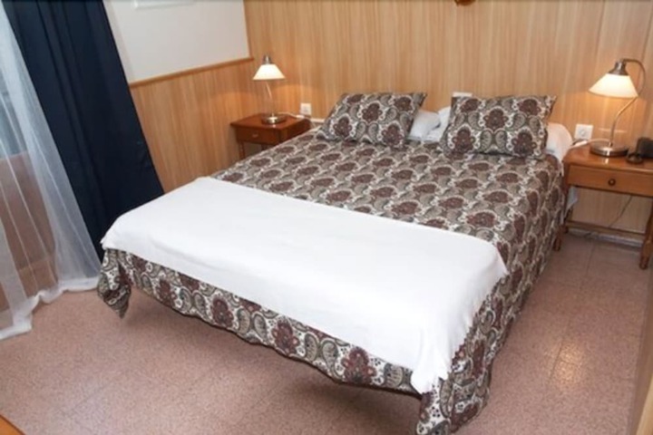 Room 16 of 36