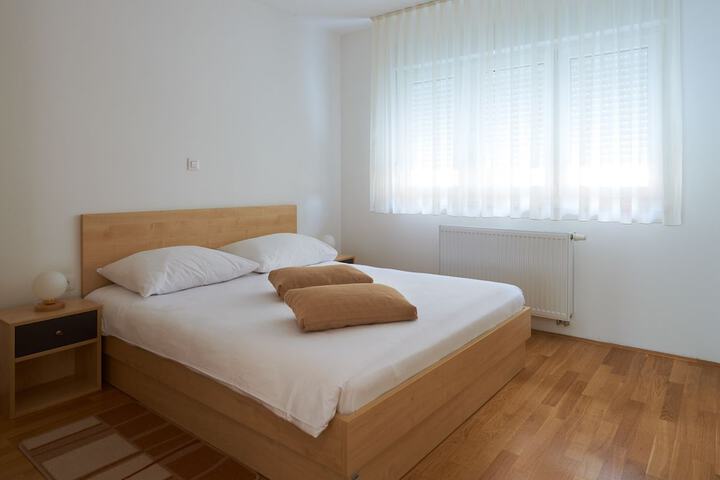 Room 8 of 32