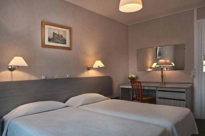Room 5 of 33