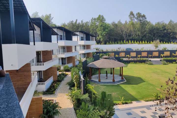 Bindiga Peak Resorts in Chikkamagaluru