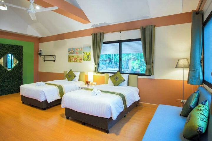 Room 52 of 156
