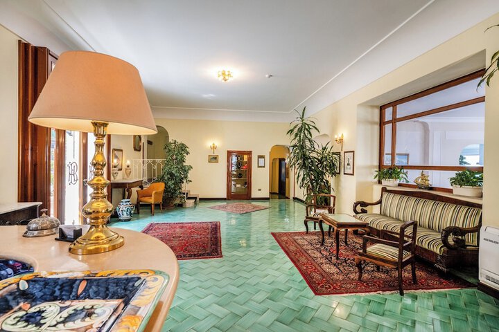 Hotel 2 of 193