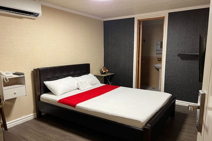 Room 6 of 26