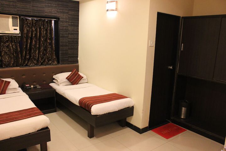 Room 12 of 38