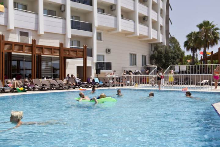 Pool 20 of 76