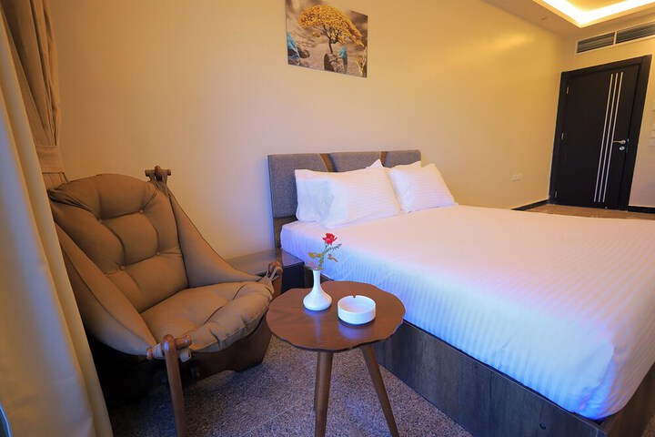 Room 8 of 37