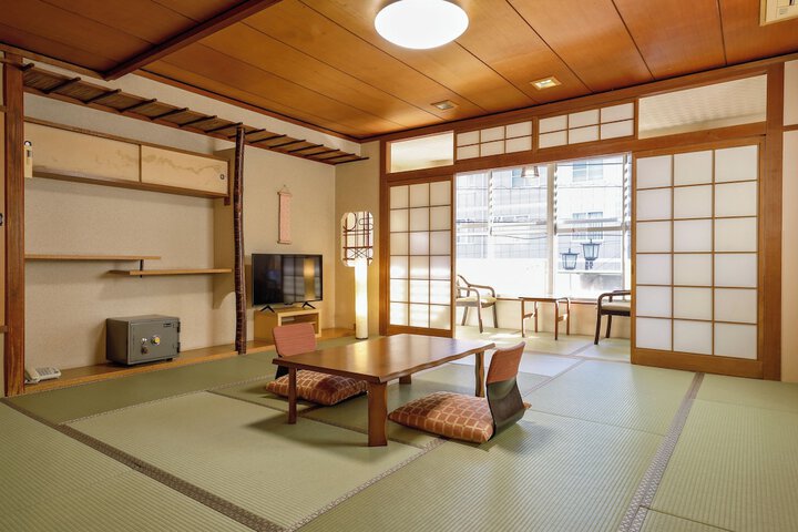 Room 11 of 50
