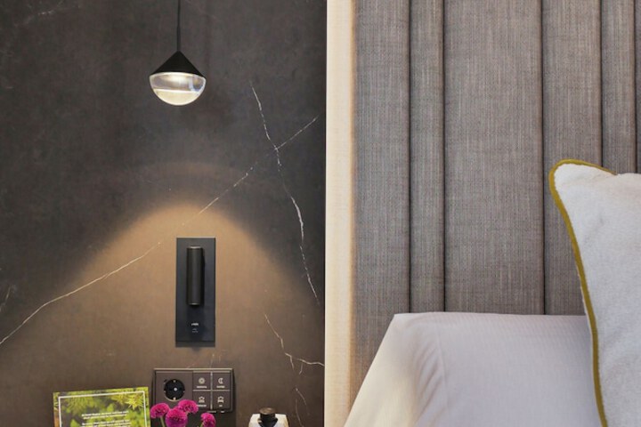 Room 42 of 117