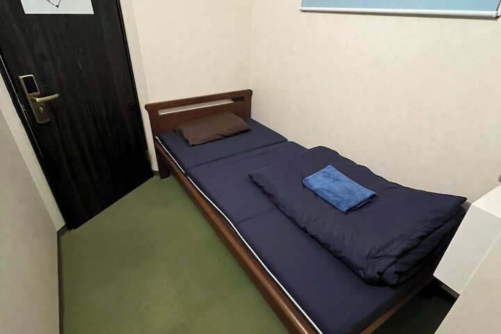 Room 11 of 33