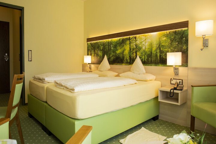Room 5 of 12