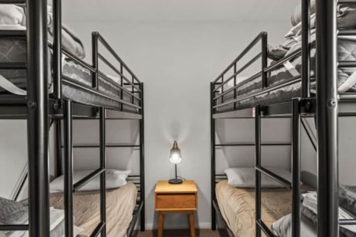 Room 5 of 102
