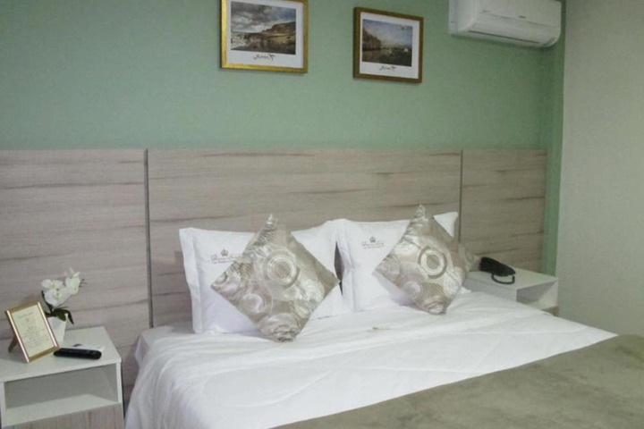 Room 12 of 48