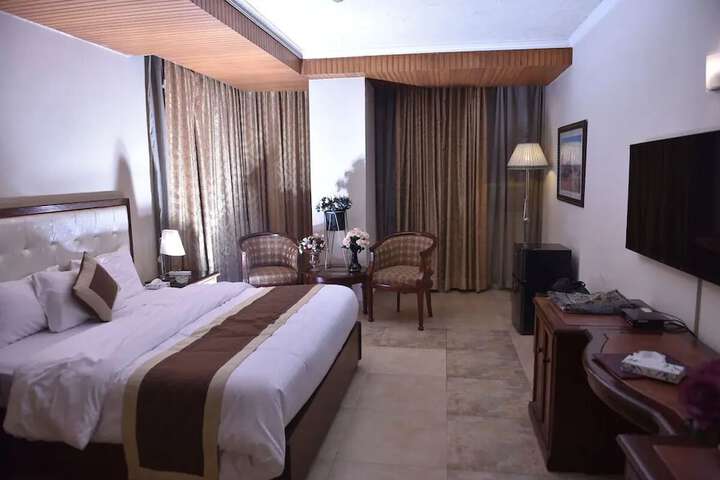 Room 15 of 20
