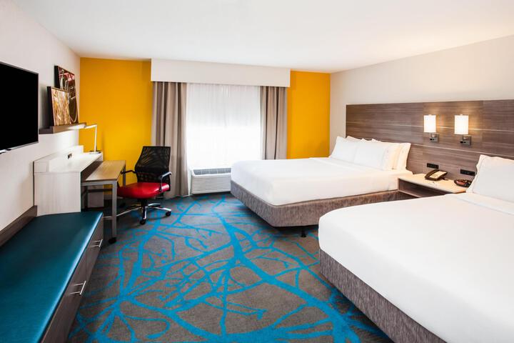 1 Queen Bed (4 of 11)