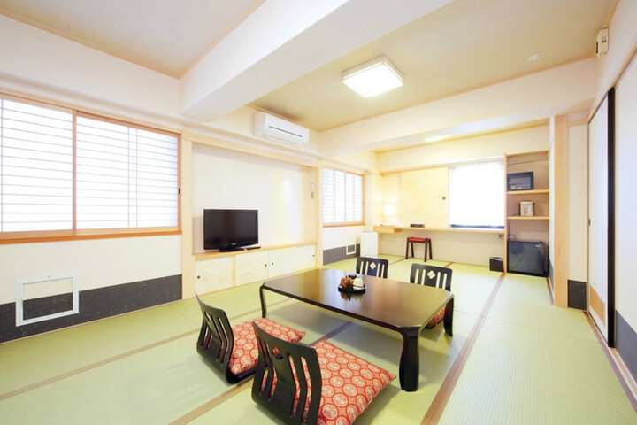 Room 7 of 33