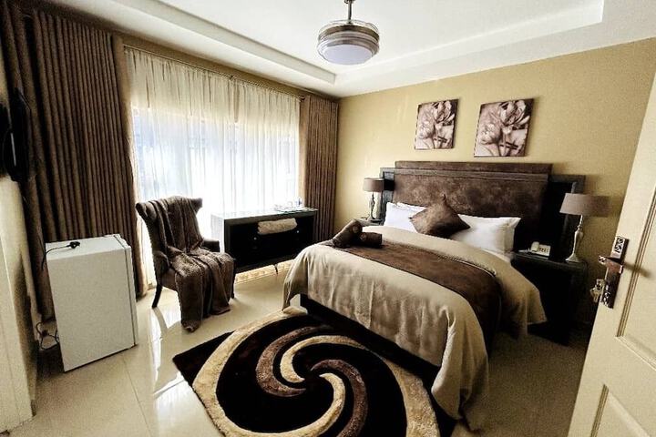 Room 7 of 10