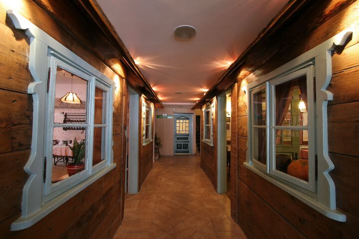 Ballroom/Hall 25 of 33