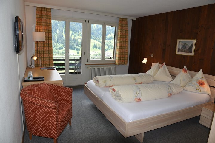 Room 8 of 76